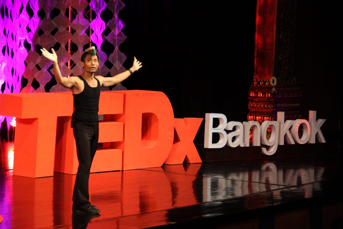 พิเชษฐ กลั่นชื่น : รองเท้าบนกบาลคู่นั้น กับพิเชษฐในวันนี้