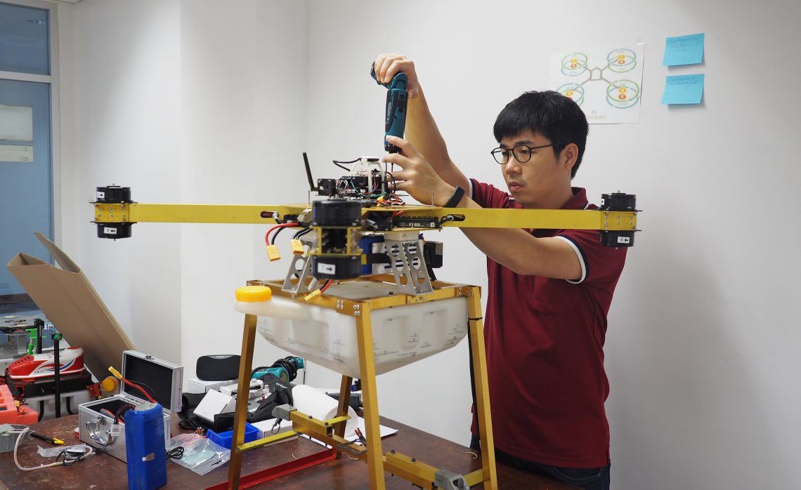 Living with Robots…ก้าวข้ามคำว่าเป็นไปไม่ได้  – มหิศร ว่องผาติ